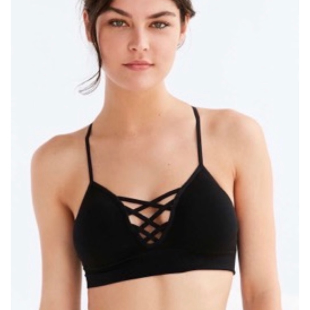 ✨3 for $20 NWOT Urban Outfitters Cage front seamless racerback bralette M